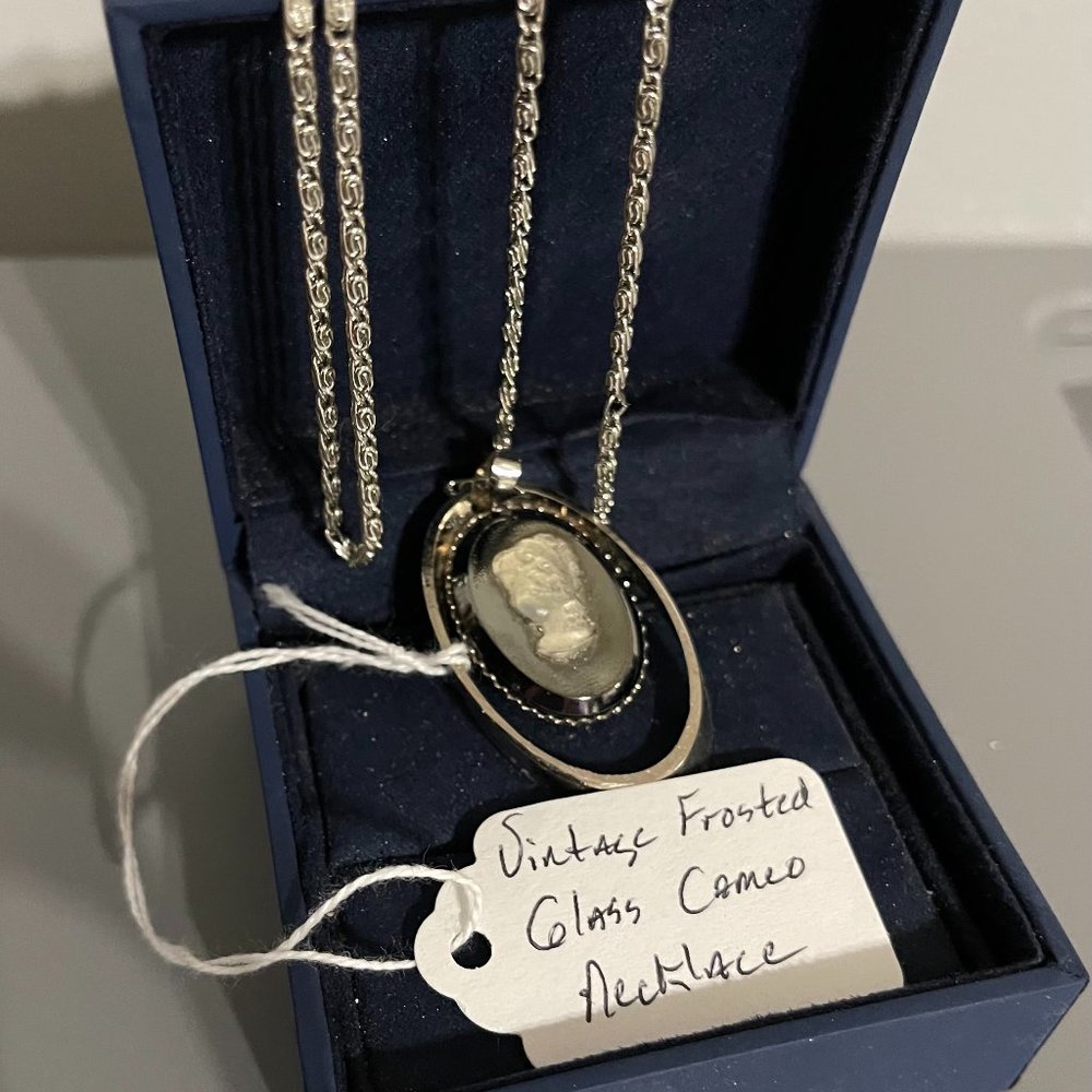 Vintage Frosted Glass Cameo Necklace